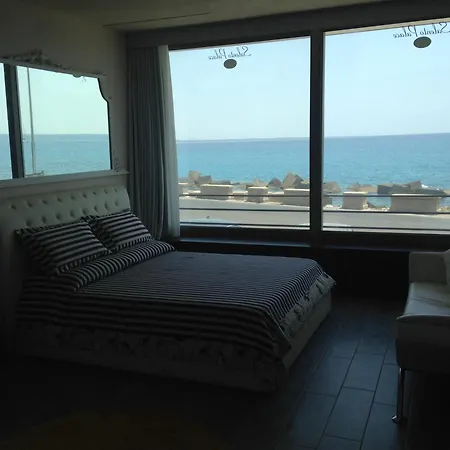 Couette-café Palace Vista Mare 3*